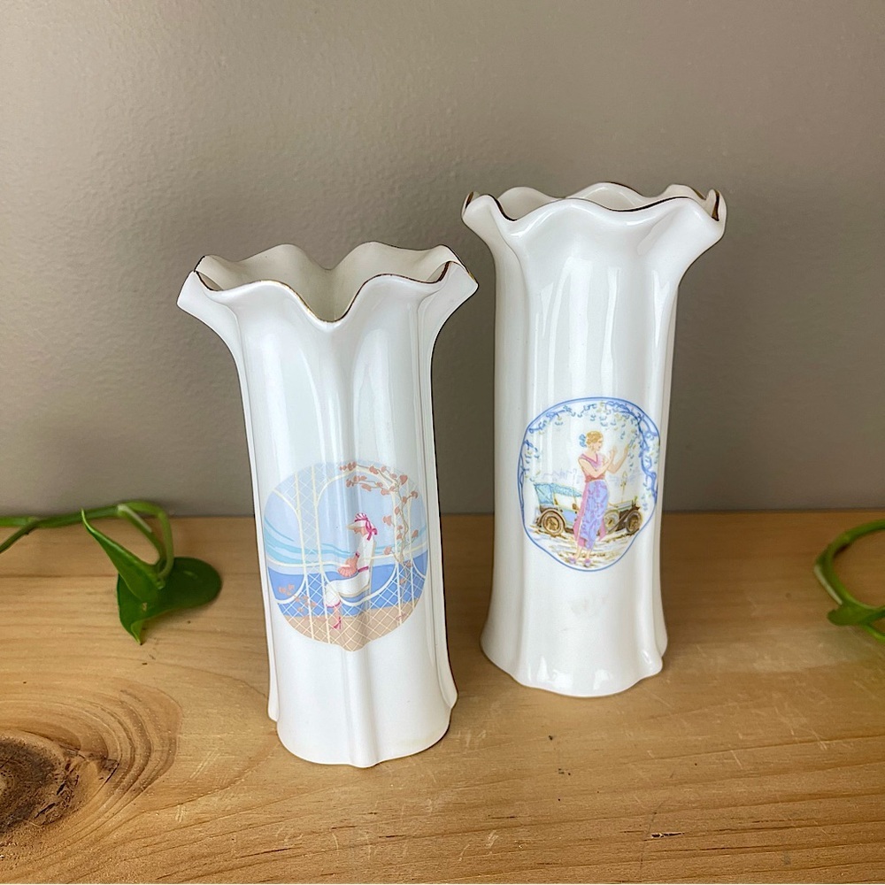VINTAGE VASES SET OF 2
